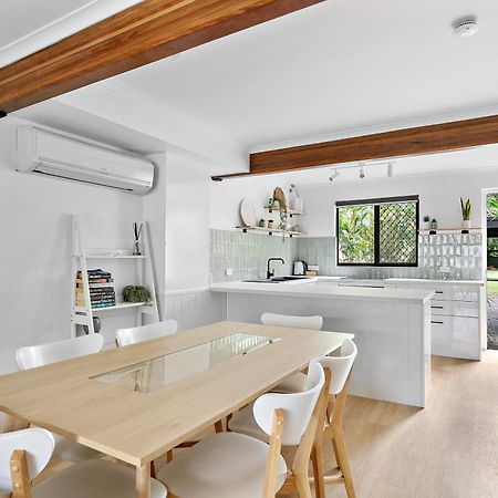 Stylish Townhouse, Private Courtyard Walk To Beach Noosaville Zewnętrze zdjęcie